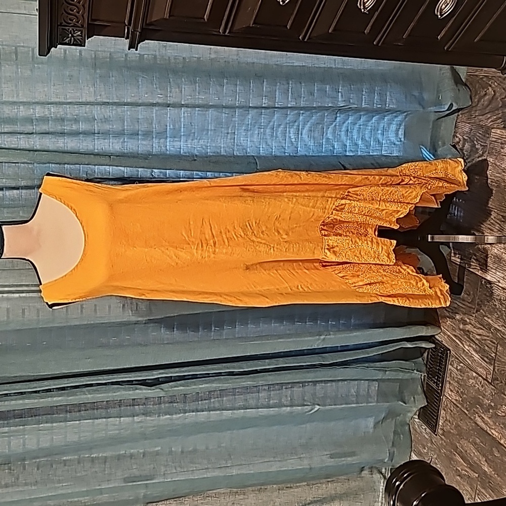 NWOT, Gorgeous 100% Linen, Made In Italy Maxi Dress